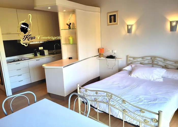 4 Pers Piscine Chauffee Acces A Pied A La Santa Giulia Daire *